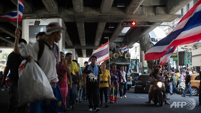 ຜູ້ແຫ່ຂະບວນປະທ້ວງ ໄທເປີດ“ບັ້ນຮົບສຸດທ້າຍ“ ຕ້ານລັດຖະບານ